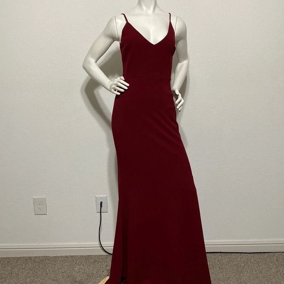Lulu's Burgundy V-Neck Sleeveless Minimalist Maxi Trumpet Gown Dress Size Medium - Picture 2 of 8